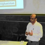  Wahid Akbarzada vom Verein Impuls Afghanistan e.V. berichtete im gut besuchten Vortrag von seiner Flucht aus Afghanistan.