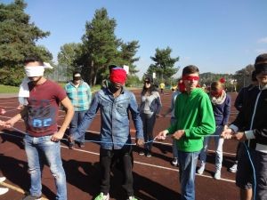 Schülerinnen und Schüler der Klasse VAB2 beim Teamtraining