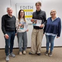 Foto von Marah Stehle und Dennis Schneider beim Jugend forscht Wettbewerb 2026.