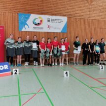 Siegerehrung mit den drei Siegerteam von Jugend trainiert für Olympia Badminton.