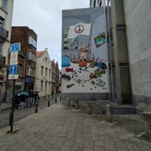 Comic-Fassade von Kinky und Cozy in Brüssel.